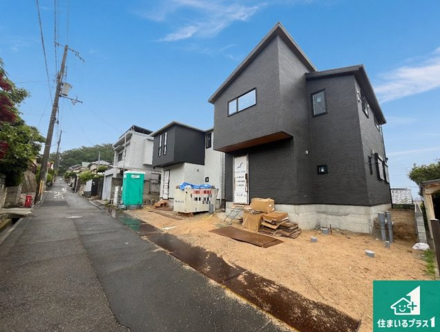 神戸市須磨区高尾台　新築一戸建ての前面道路含む現地写真|周辺は落ち着いた街並みの住宅地！子育てがしやすい住環境です！まだ未完成ですが、現地でしかわからない事もございます。是非一度ご覧ください。