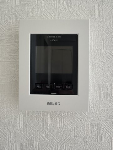 馬郡町 第1 2号棟の防犯設備|モニター付きインターホンで防犯面も安心ですね☆