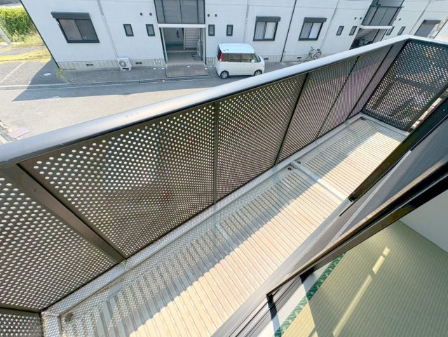 ファミール仁川Ⅲのバルコニー|暖かな日差しのふりそそぐバルコニー