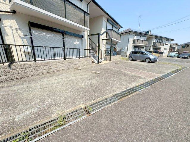 ファミール仁川Ⅲの駐車場|カースペースがあります