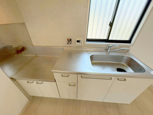 ファミール仁川Ⅲのキッチン|コンパクトなキッチンで掃除もラクラク