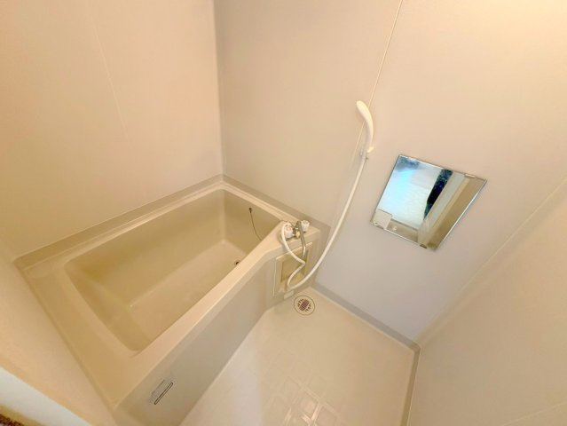 ファミール仁川Ⅲの浴室|日々の疲れを癒すお風呂付です