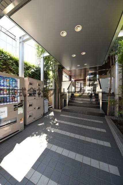 小金井市東町４丁目の賃貸マンションのエントランス