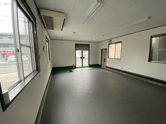 青木店舗の内装