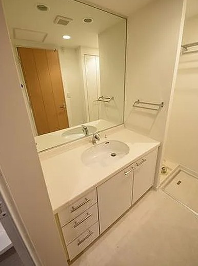 河田町ガーデン クラブフロアの独立洗面台