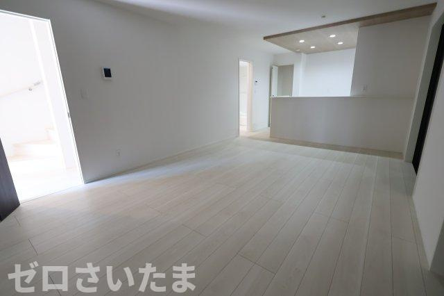 《仲介手数料無料》富士見市渡戸１丁目5-28新築一戸建てグラファーレの居間・リビング