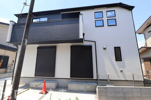 《仲介手数料無料》富士見市渡戸１丁目5-28新築一戸建てグラファーレの外観|南側は通り抜けできない道路に面しています。