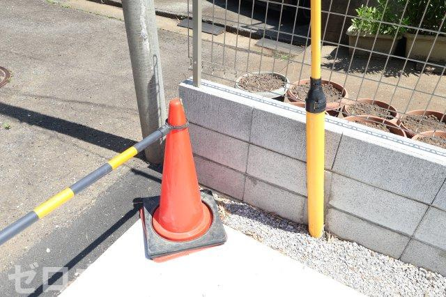《仲介手数料無料》富士見市渡戸１丁目5-28新築一戸建てグラファーレのその他|電柱の支線が1本敷地内に入っています。