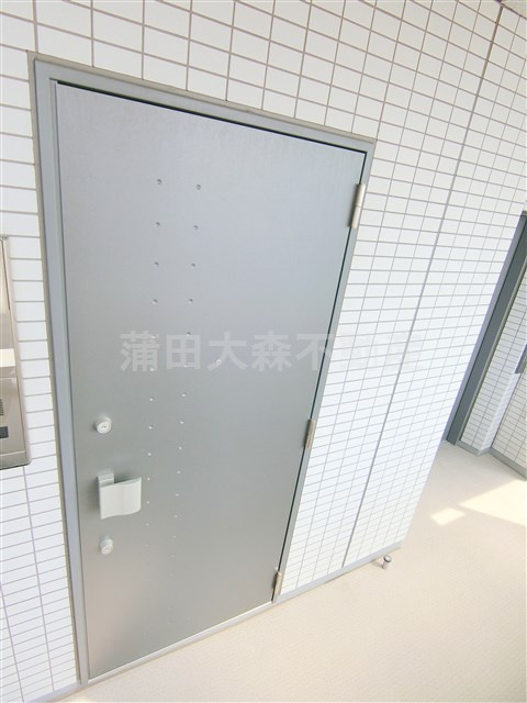 ロアール蒲田弐番館の玄関