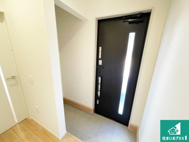 宝塚市売布　第1期　新築一戸建ての玄関|シューズボックスにはたくさんの靴が収納できるので玄関周りはいつもスッキリ！ご家族が増えても安心！