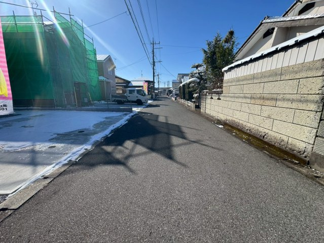 宇都宮市西川田５丁目　戸建の前面道路含む現地写真
