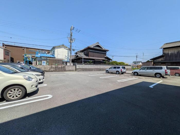 スチール立山の駐車場