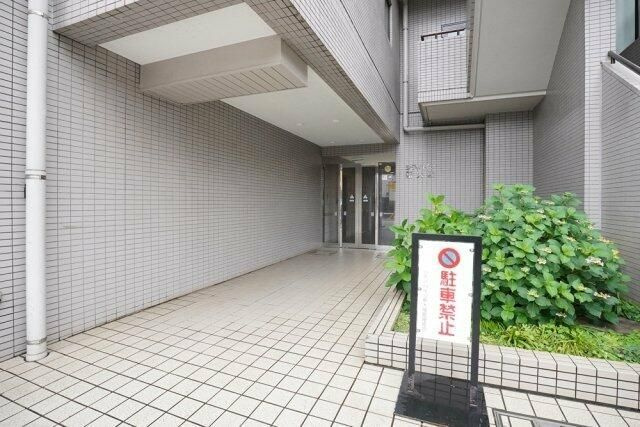 シティハイツ新大塚のエントランス