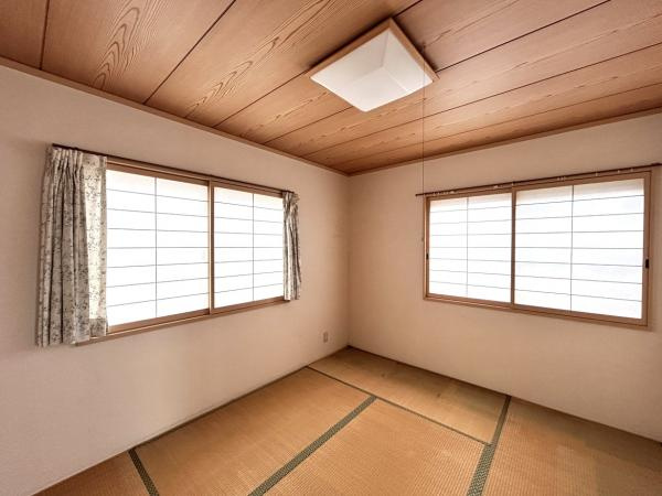 八戸市諏訪３丁目　二世帯住宅の和室