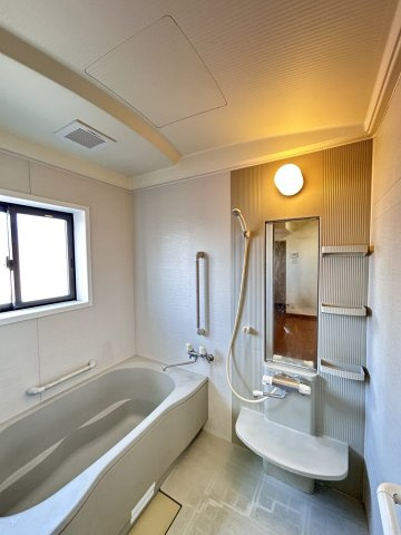 八戸市諏訪３丁目　二世帯住宅の浴室|【リフォーム中】2階浴室です。クリーニング・設備点検をいたします。