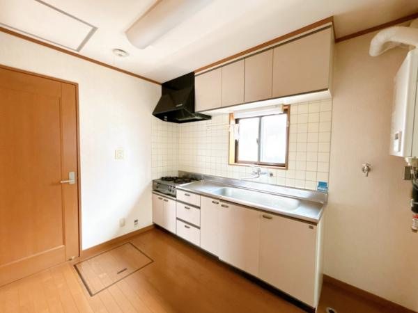 八戸市諏訪３丁目　二世帯住宅のキッチン
