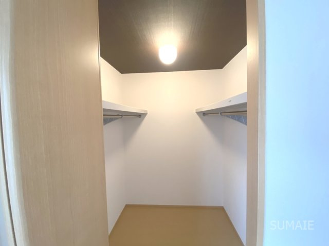 フロラシオン　Ｃの収納|6.1帖洋室WIC☆彡