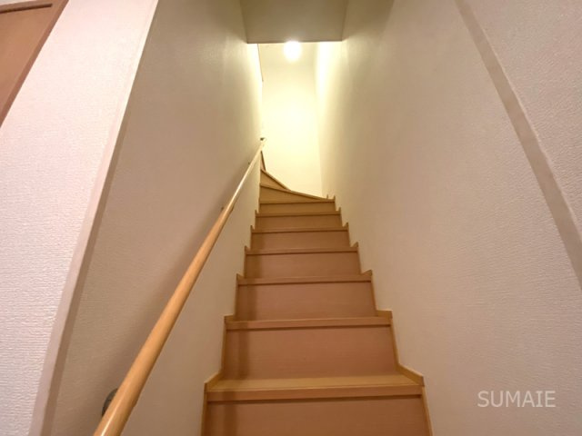フロラシオン　Ｃの内装|手摺付き階段☆彡