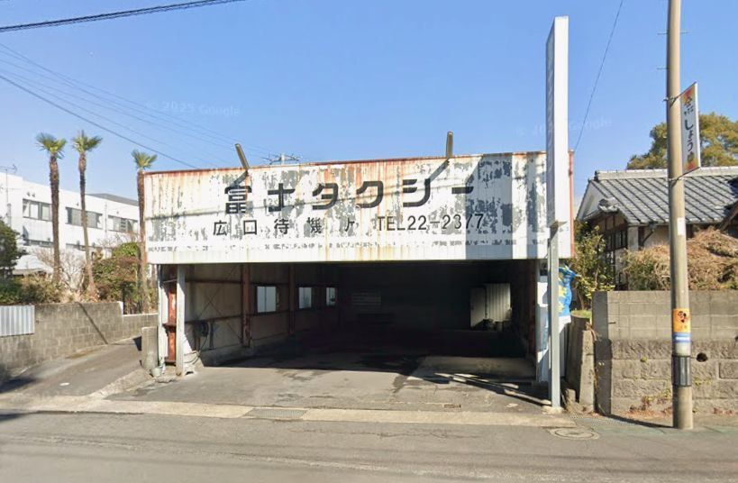 都城市蔵原町の倉庫の外観