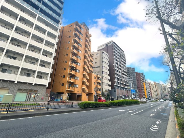 ライオンズマンション文京第２の外観|時代の流れに惑わされないシックなカラートーンで街並みに溶け込む外観は、主張し過ぎず、また平凡になり過ぎず絶妙なコントラストで輝きを放ちます。