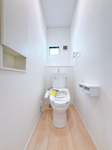 【トイレ】 | 前橋市粕川町新屋　新築住宅 | 清潔感にあふれた空間と機能的な洗浄装置。毎日何度も使う場所だから快適に。便利に。