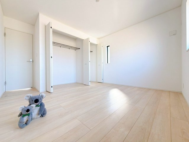 【洋室】 | 前橋市粕川町新屋　新築住宅 | 広さはお子様の勉強部屋にも適した広さ！
勉強机や本棚などの家具を置いてもフリースペースも確保できます。