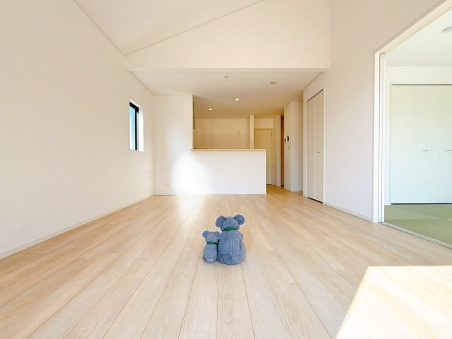【居間・リビング】 | 前橋市粕川町新屋　新築住宅 | 窓を開けるとスッーと爽やかな風を感じるリビング。家族の笑顔が集まる幸せな空間。