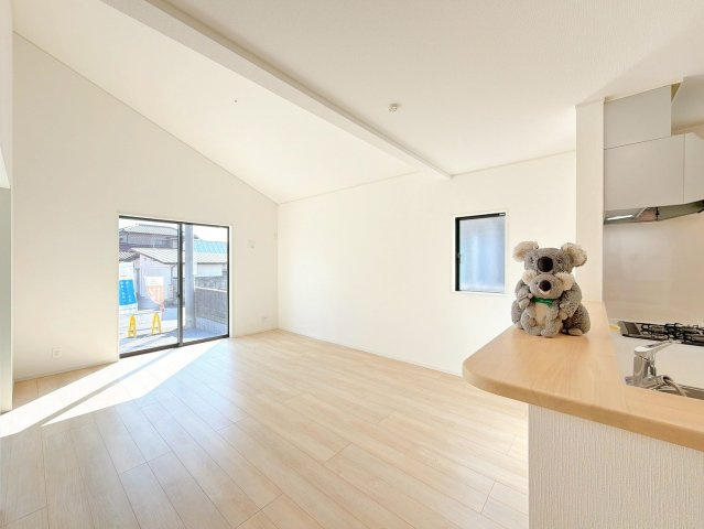 【居間・リビング】 | 前橋市粕川町新屋　新築住宅 | 気がづけば家族が集まって楽しい会話と食事が始まる。皆で笑って過ごす幸せ溢れるリビング。
