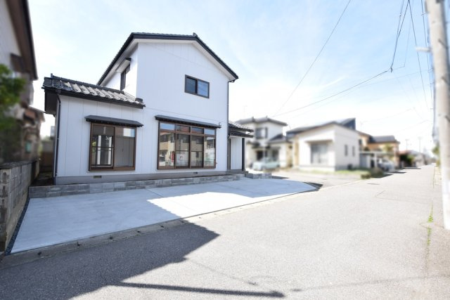 新潟市西区鳥原の駐車場