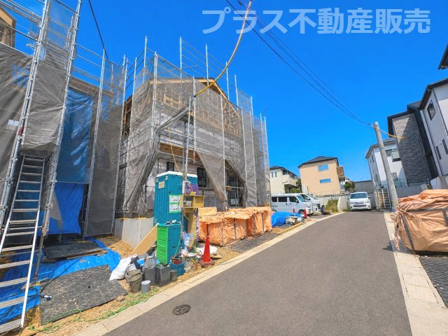 【外観】 | 福岡市東区八田3丁目13期　2号棟（全6棟）【仲介手数料無料・0円】 | 現地写真。プラス不動産販売なら、現場の全ての棟をまとめてご見学頂けます。