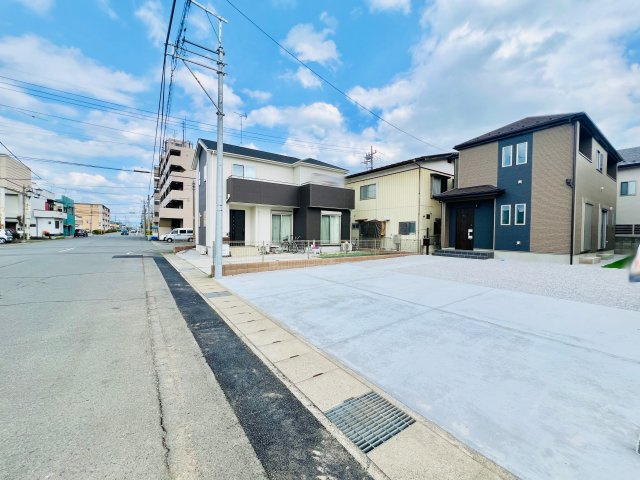 前橋市広瀬町3丁目の前面道路含む現地写真|間口も広く駐車も楽々♪
