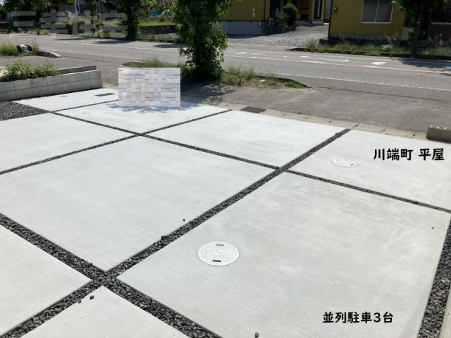 碧南市川端町の駐車場|並列駐車３台。車種によっては4台