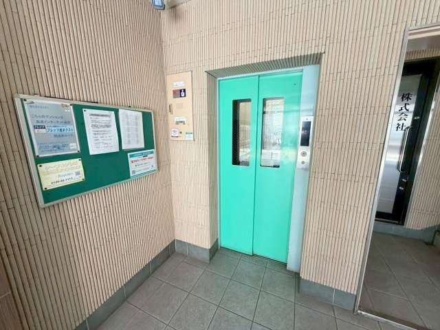 山源ハイツのロビー