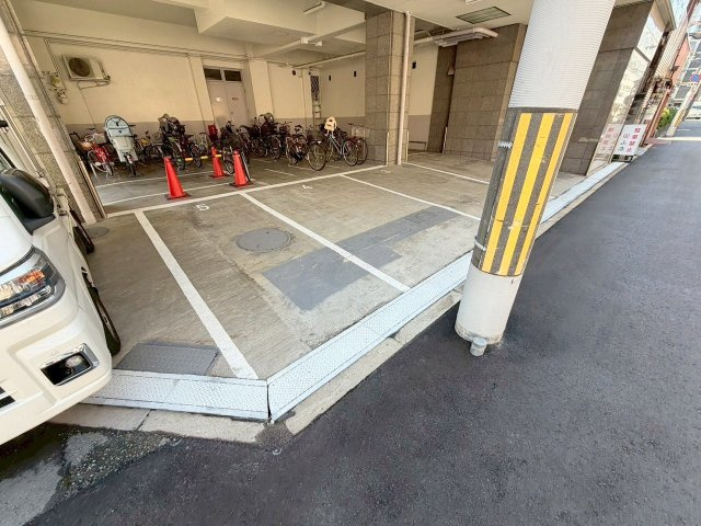 山源ハイツの駐車場