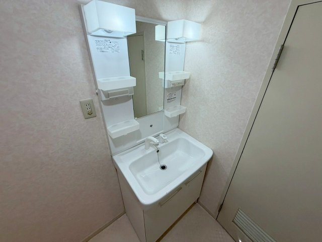 山源ハイツの洗面所