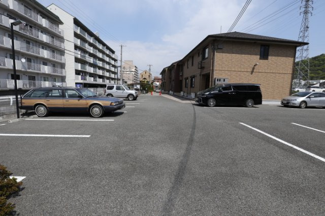 セジュールM・青山西の駐車場