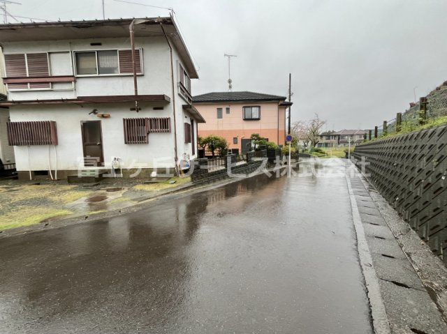 【前面道路含む現地写真】 | 磐田市見付（緑ケ丘）　売土地 | 公簿165.9㎡(50.18坪) / 宅地