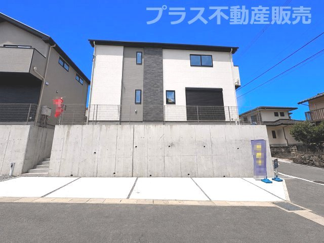 【外観】 | 福岡市東区八田3丁目13期　4号棟（全6棟）【仲介手数料無料・0円】 | まもなく完成。ご内覧は可能です。ご見学はプラス不動産販売にお任せ下さい。