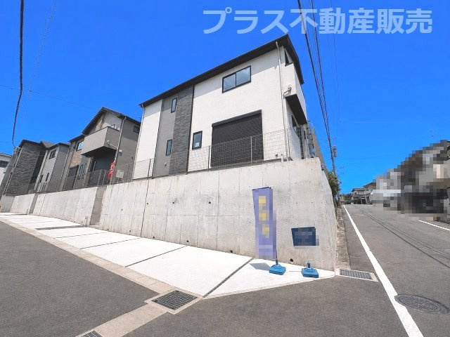 【外観】 | 福岡市東区八田3丁目13期　4号棟（全6棟）【仲介手数料無料・0円】 | 現地写真。プラス不動産販売なら、現場の全ての棟をまとめてご見学頂けます。