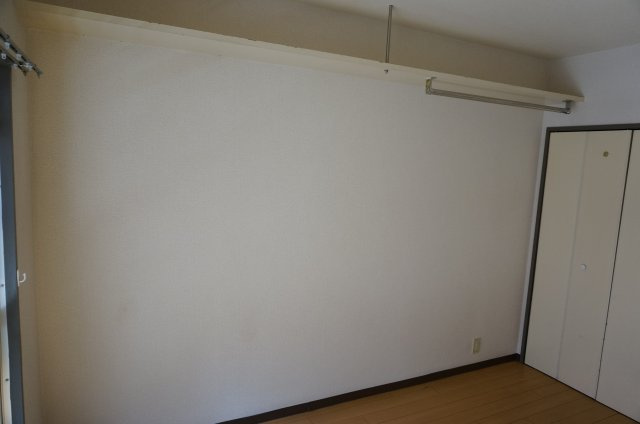 ハイネス丸友の洋室|洋室上部に棚がついています
前回募集時の写真です