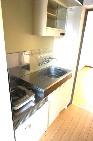 ハイネス丸友のキッチン|1口ガスコンロが置けます（ガスコンロはついていません）。
前回募集時の写真です