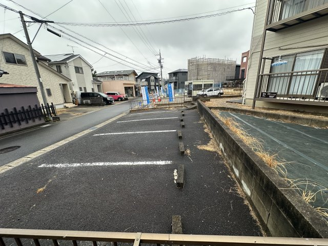 シャルダンハイツD棟の駐車場