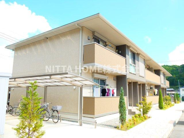 ロイヤルタウン篠山口　B棟の外観パース|駐車場１台無料付きです◎