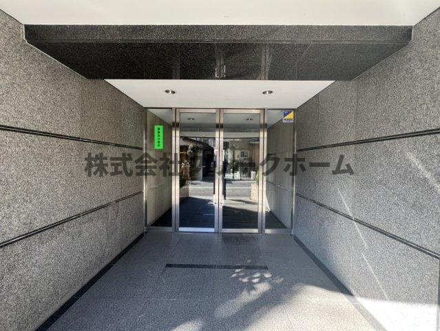 武蔵野市中町３丁目の賃貸マンションのエントランス