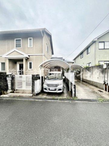 吹田市佐竹台４丁目１戸建の駐車場
