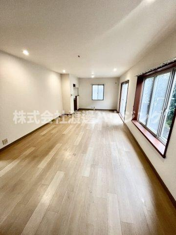 吹田市佐竹台４丁目１戸建の居間・リビング