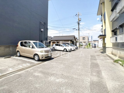 【駐車場】 | CASAアペルタＩ | 車をお持ちの方に嬉しい駐車場付きの物件です