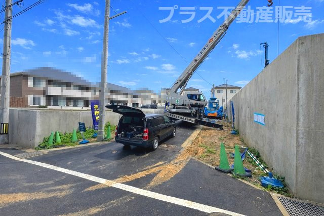 【外観】 | 福岡市東区八田3丁目13期　6号棟（全6棟）【仲介手数料無料・0円】 | 現地写真。プラス不動産販売なら、現場の全ての棟をまとめてご見学頂けます。