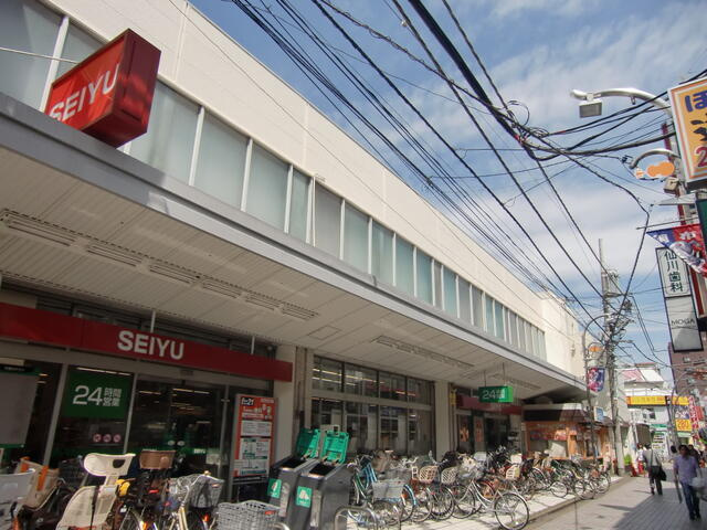 西友仙川店まで557m