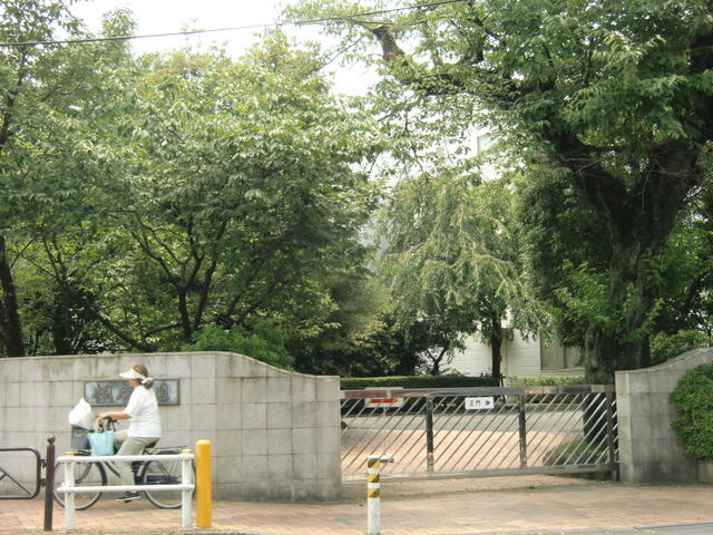 私立桐朋学園大学まで404m